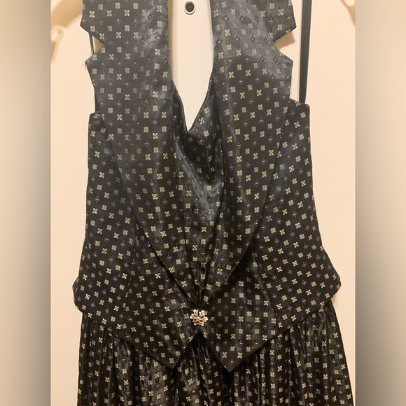 Black gown with gold and purple details. - Picture 3 of 8